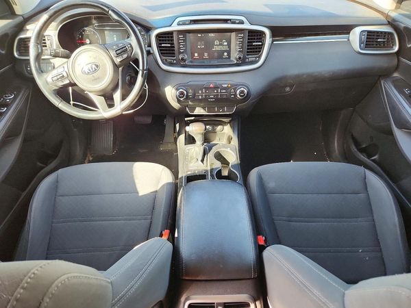 2017 KIA SORENTO L, LX