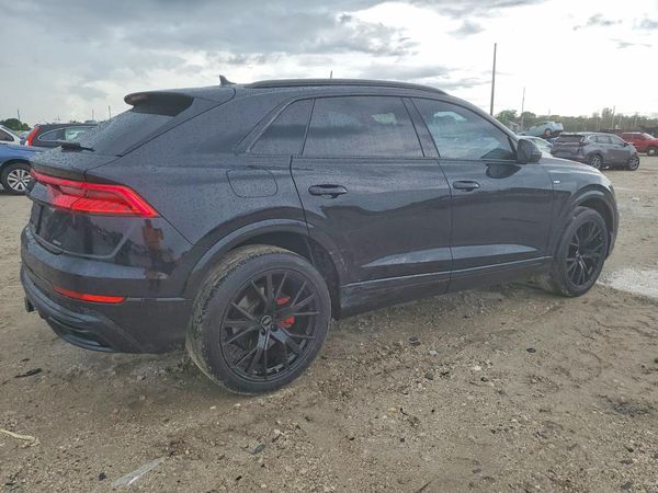 2021 AUDI Q8