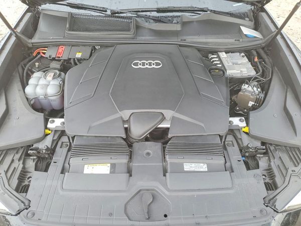 2021 AUDI Q8