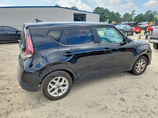 2023 KIA SOUL LX, S