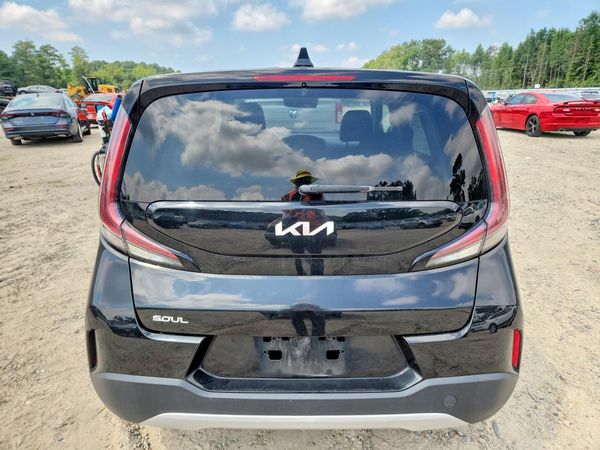 2023 KIA SOUL LX, S