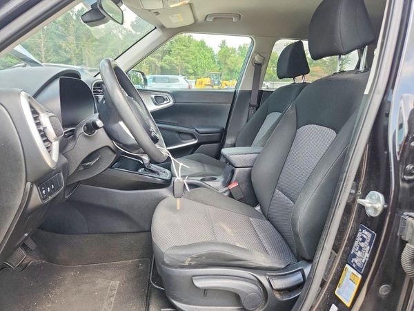 2023 KIA SOUL LX, S