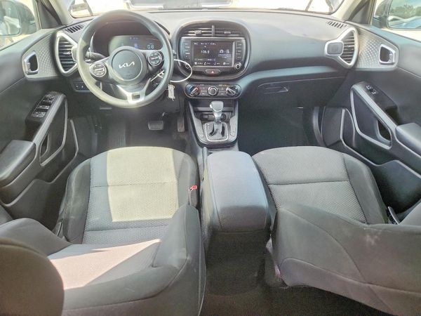 2023 KIA SOUL LX, S