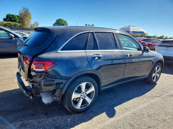 2022 MERCEDES-BENZ GLC