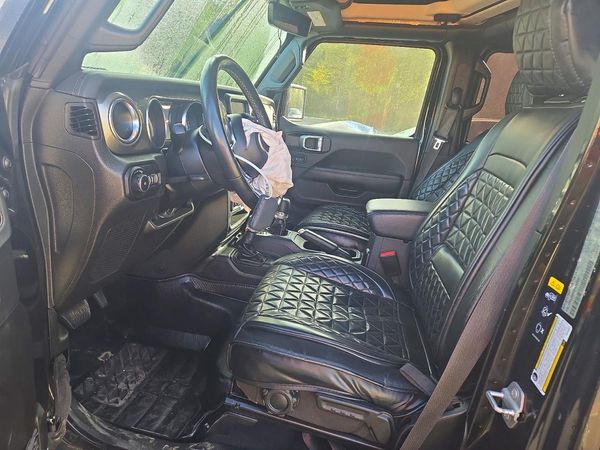 2022 JEEP WRANGLER UNLIMITED Unlimited Sahara — DENT