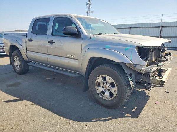 2015 TOYOTA TACOMA