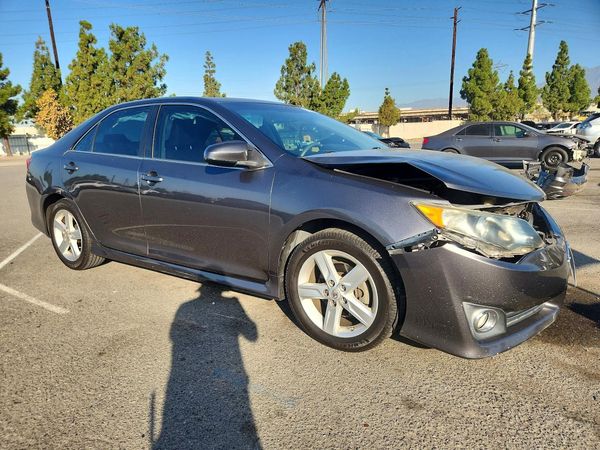 2014 TOYOTA CAMRY