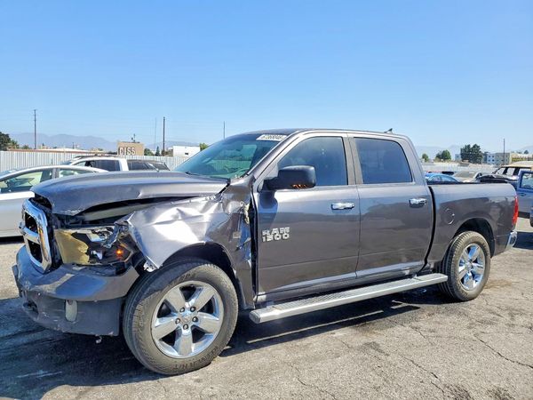 2015 RAM 1500 SLT