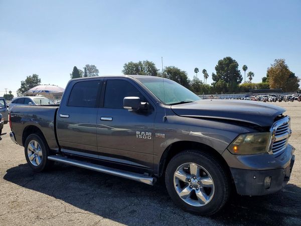2015 RAM 1500 SLT