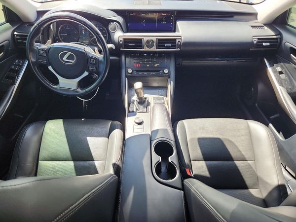 2017 LEXUS IS