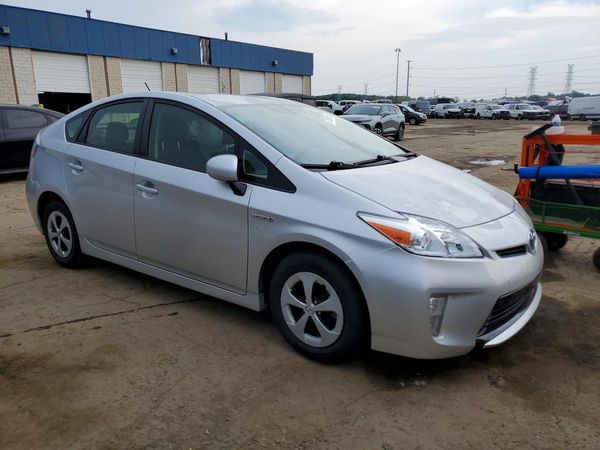 2015 TOYOTA PRIUS