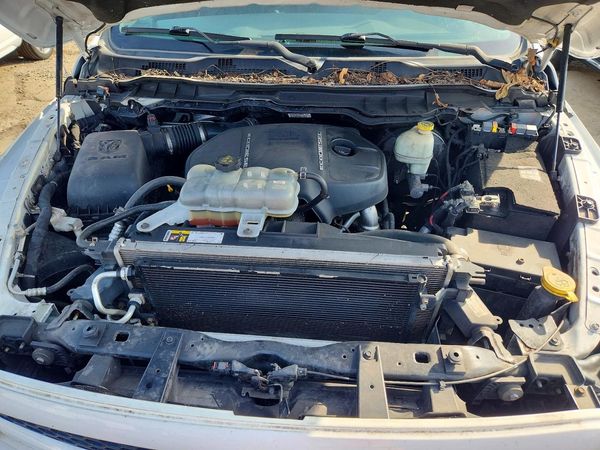 2015 RAM 1500 SLT — Engine bay