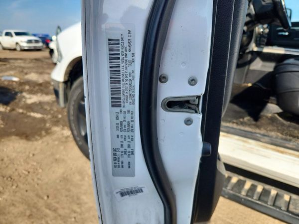2015 RAM 1500 SLT — VINS