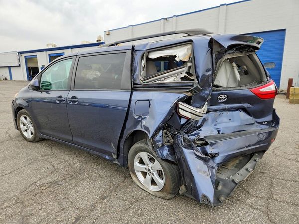 2018 TOYOTA SIENNA LE — DSRA