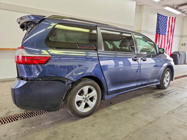 2018 TOYOTA SIENNA LE — PSRA