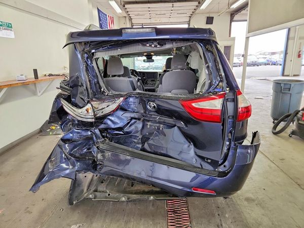 2018 TOYOTA SIENNA LE — DIRR