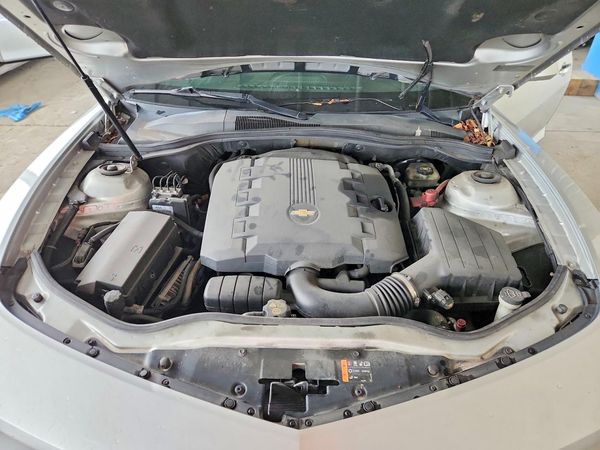 2012 CHEVROLET CAMARO LT — Engine bay