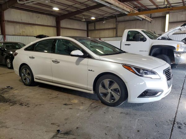 2016 HYUNDAI SONATA GLS (Middle)