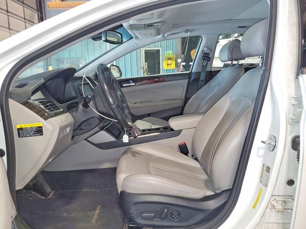 2016 HYUNDAI SONATA GLS (Middle)