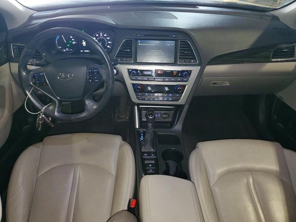 2016 HYUNDAI SONATA GLS (Middle)