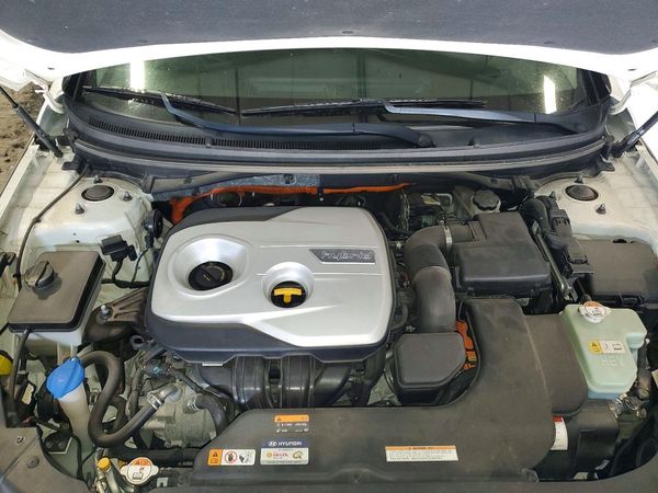 2016 HYUNDAI SONATA GLS (Middle)
