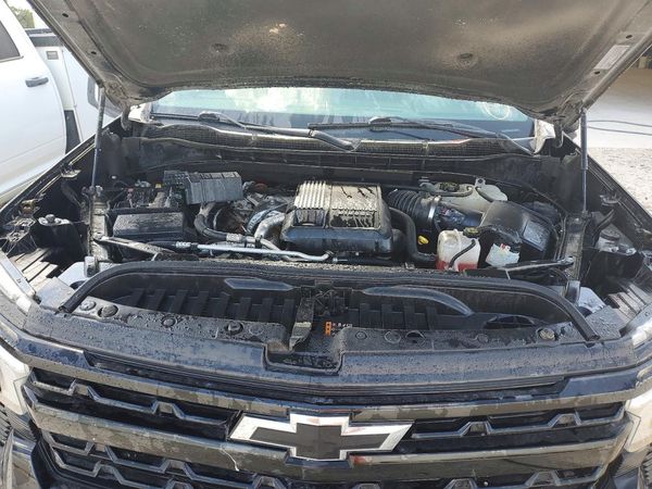 2023 CHEVROLET SILVERADO Trail Boss - LT — Engine bay