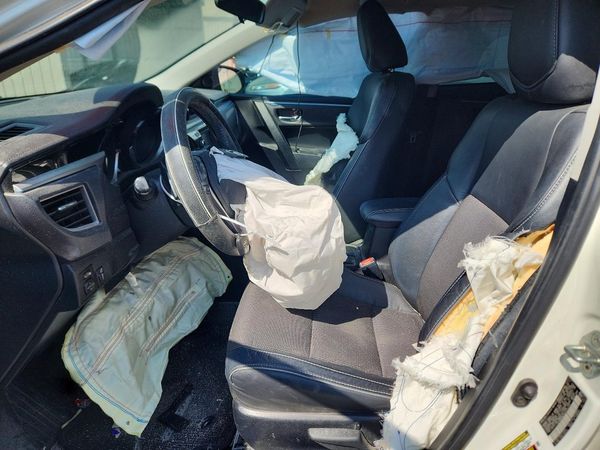 2016 TOYOTA COROLLA L/LE — DENT