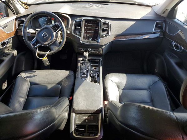 2016 VOLVO XC90