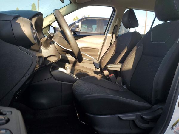 2021 NISSAN KICKS