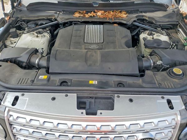 2016 LAND ROVER RANGEROVER Autobiography — Engine bay