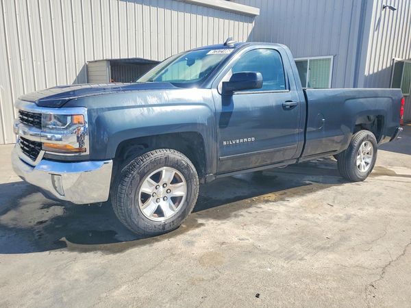 2017 CHEVROLET SILVERADO LT