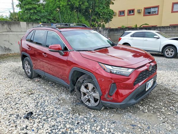 2022 TOYOTA RAV4 XLE — Passenger 3/4