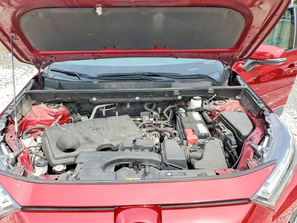 2022 TOYOTA RAV4 XLE — Engine bay