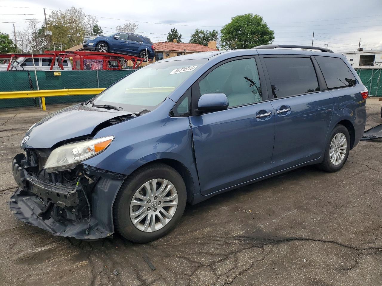2017 TOYOTA SIENNA