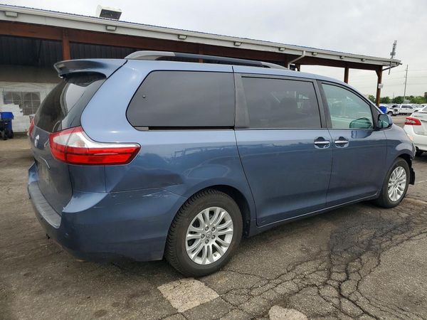 2017 TOYOTA SIENNA