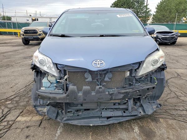 2017 TOYOTA SIENNA