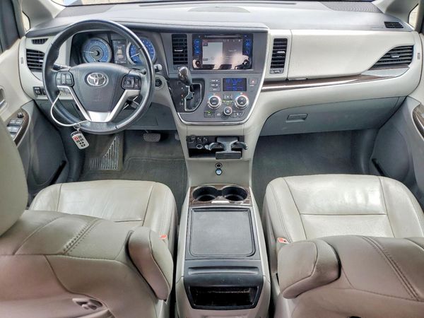 2017 TOYOTA SIENNA
