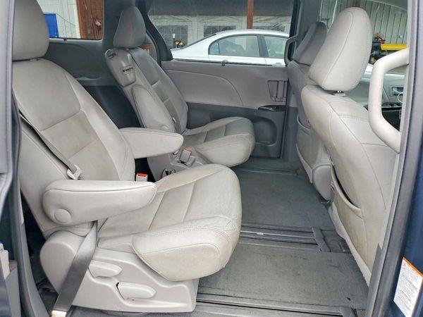 2017 TOYOTA SIENNA