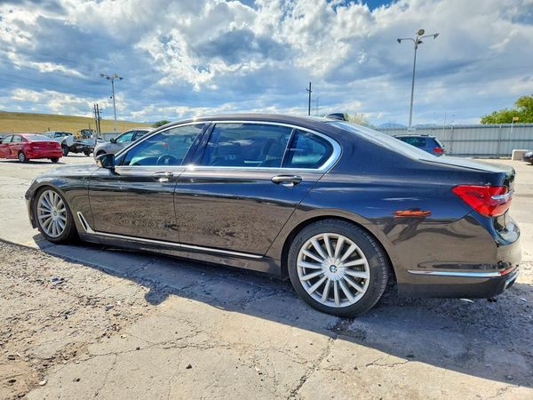 2016 BMW 740