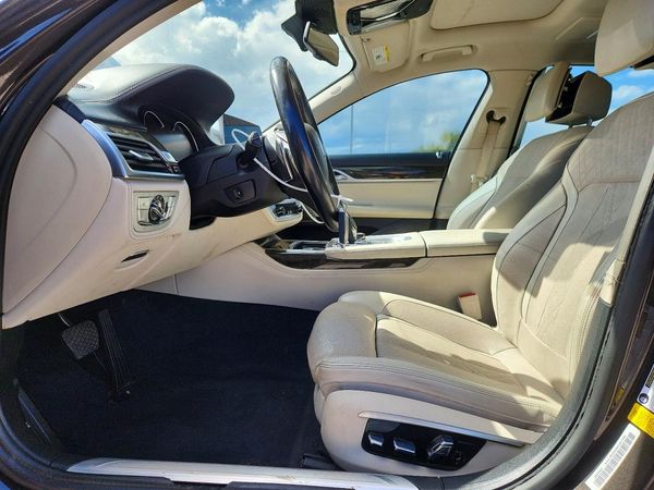 2016 BMW 740