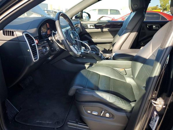 2021 PORSCHE CAYENNE Coupe — DENT