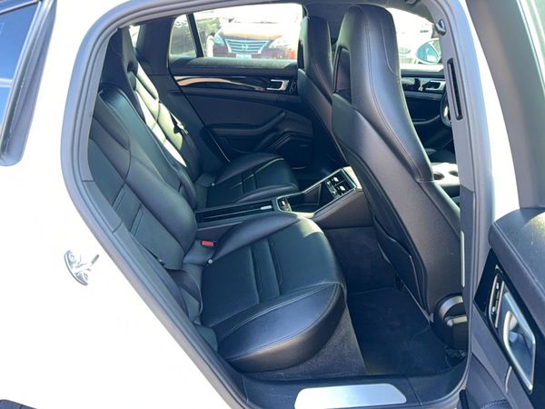 2017 PORSCHE PANAMERA Base (2WD), 4 (4WD)