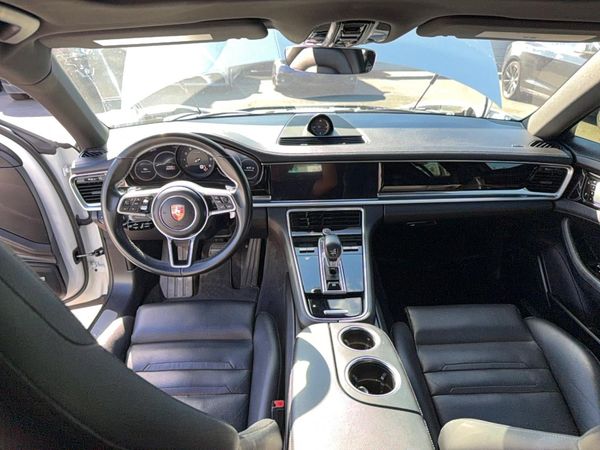 2017 PORSCHE PANAMERA Base (2WD), 4 (4WD)