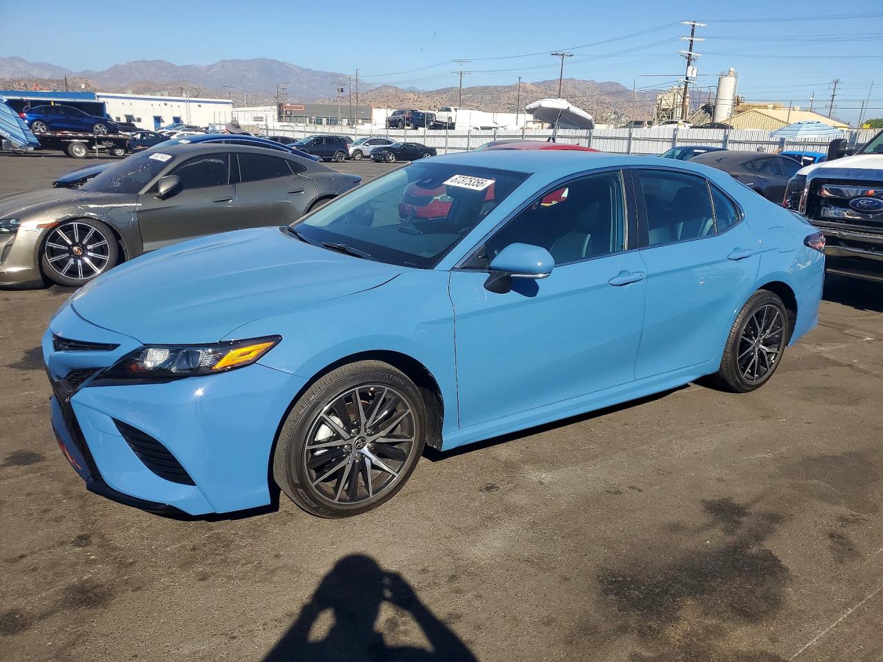 2023 TOYOTA CAMRY SE — Front 3/4
