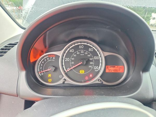 2014 MAZDA MAZDA2