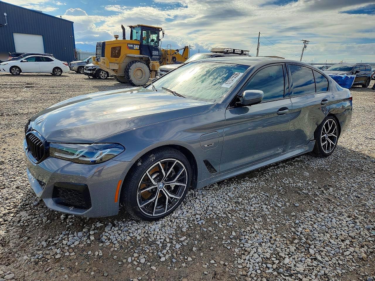 2022 BMW 5 SERIES 530xe — Front 3/4