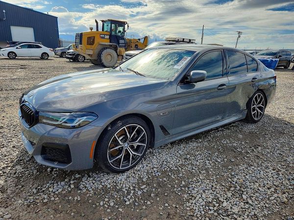 2022 BMW 5 SERIES 530xe — Front 3/4