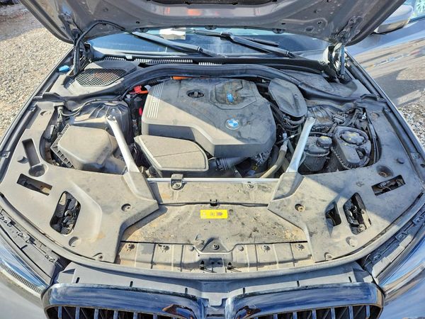 2022 BMW 5 SERIES 530xe — Engine bay