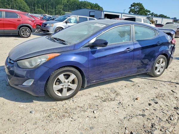 2013 HYUNDAI ELANTRA — Front 3/4
