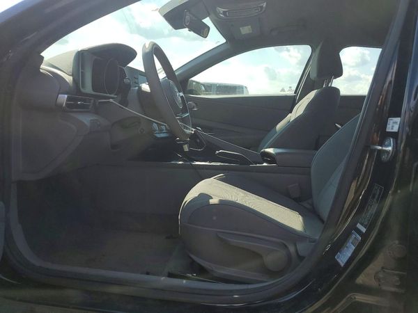 2023 HYUNDAI ELANTRA SE